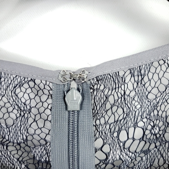 White House Black Market Metallic Lace Bell-Sleeve Shift Dress size 2 - Picture 12 of 12